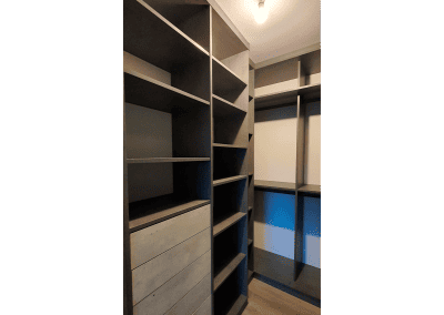 Dressing Coloris façades : Ciment ; Coloris intérieur : Graphite
